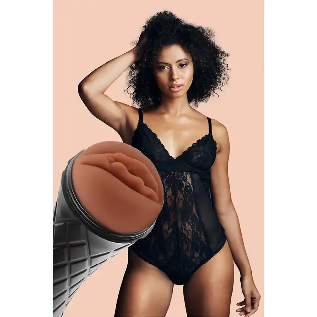The Girl Next Door - Marly Realistic Pussy. Masturbator z realistyczną teksturą, rozciągliwą pochwą i regulowanym ssaniem, zapewniający intensywne doznania