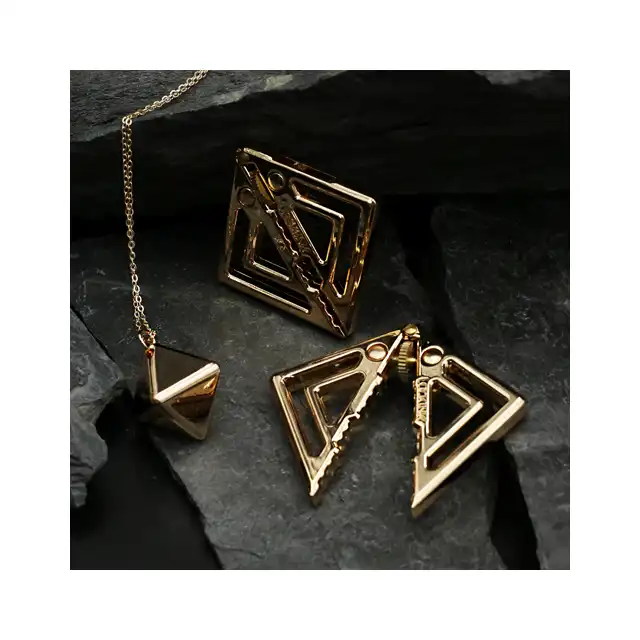LOCKINK - Adjustable Nipple Clamps with Heavy Pendant Gold. Regulowane zaciski na sutki z ciężką złotą zawieszką, elegancka biżuteria erotyczna