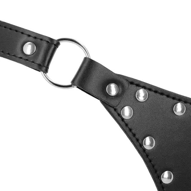 Ouch! - Leather Chastity Thong with Chain Detail. Skórzane stringi BDSM z metalowym łańcuszkiem.