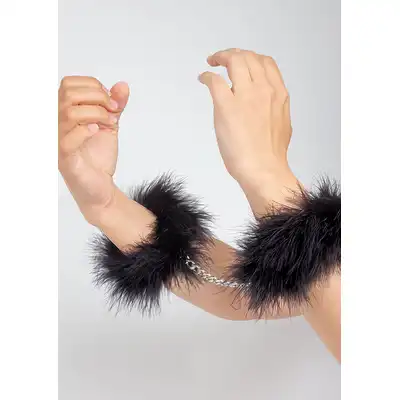 Secret Play - Marabou Handcuffs. Zmysłowe kajdanki bondage z piórami, elegancki dodatek do BDSM
