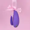 We-Vibe - Sync Go. Lekki, przenośny wibrator dla par, hands-free wibracje, idealny do podróży, w kolorze fioletowym