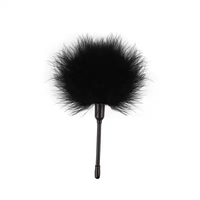 Chisa - Senuelo Pleasure Feather Tickler. Puszyste, figlarne piórko idealne do gry wstępnej i BDSM