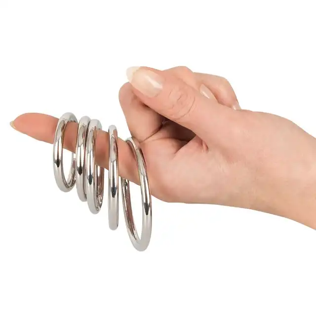 Bad Kitty - Professional Metal Cock Ring Set - Zestaw 5 metalowych ringów na penisa i jądra. Różne rozmiary i solidna stal.
