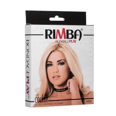 Rimba - Collar Cum Slut. Stylowa i odważna obroża z napisem „Cum Slut”, wykonana z wysokiej jakości silikonu, zapewniająca komfort i efektowny wygląd