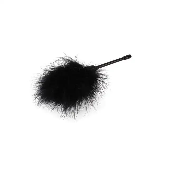Chisa - Senuelo Pleasure Feather Tickler. Puszyste, figlarne piórko idealne do gry wstępnej i BDSM