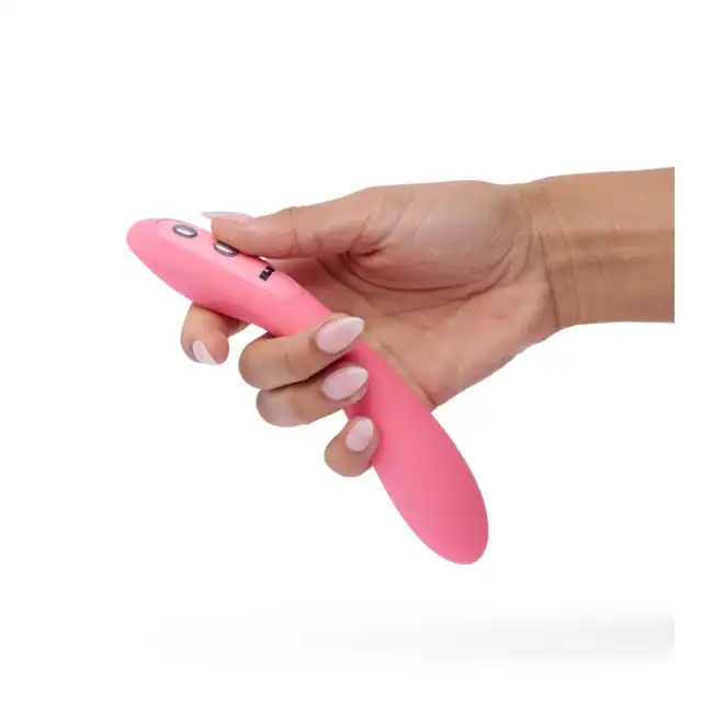 Je Joue - ILY The Wand Pink. Kompaktowy wibrator z mocnymi wibracjami genialnie stymulującymi punkt G