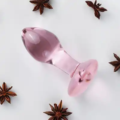 Nobü - Rose Heart Plug Pink. Szklana wtyczka analna o różowym kolorze z serduszkiem w podstawie, elegancki plug