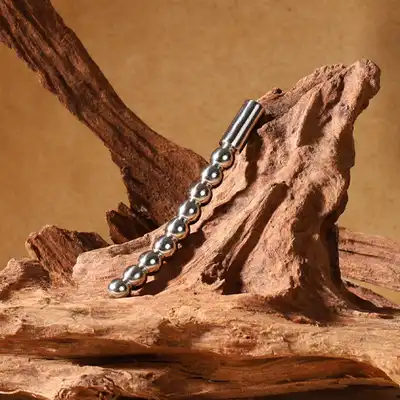 Kiotos SteelSeries - Solid Plug Beaded Curved Small. Dilator z zakrzywioną formą i ozdobnym kryształkiem – 8 mm