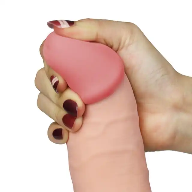 Lovetoy - The Ultra Soft Dude 8.8 Inch Vibrating. Realistyczne dildo, które łączy ultra miękką skórę i funkcję wibracji 