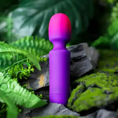 Rocks Off - Glo-Girl Wand Purple. Mini wand o potężnych wibracjach, doskonały do wspólnego użytku.