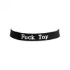 Rimba - Collar Fuck Toy. Stylowa i odważna obroża z napisem „Fuck Toy”, wykonana z wysokiej jakości silikonu, zapewniająca komfort i efektowny wygląd