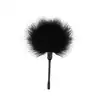Chisa - Senuelo Pleasure Feather Tickler. Puszyste, figlarne piórko idealne do gry wstępnej i BDSM