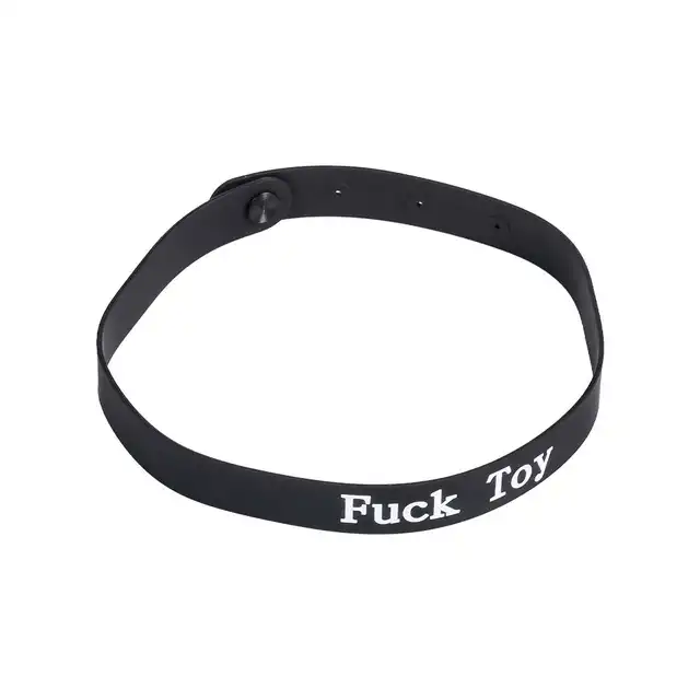 Rimba - Collar Fuck Toy. Stylowa i odważna obroża z napisem „Fuck Toy”, wykonana z wysokiej jakości silikonu, zapewniająca komfort i efektowny wygląd