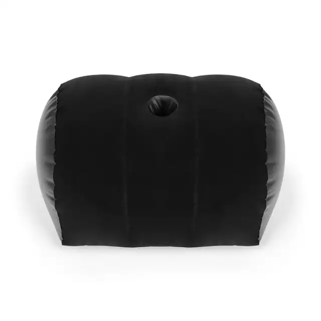 Bedroom Fantasies - The Straddler Inflatable Pillow Black. Poduszka z otworem na ulubioną zabawkę, oferuje przyjemność bez użycia rąk