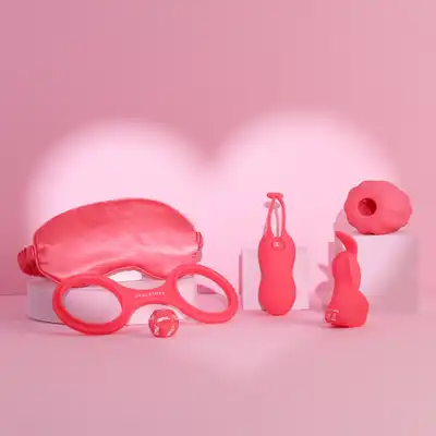 FeelzToys - You &amp; Me. Zestaw gadżetów erotycznych dla odważnych par chcących rozkręcić łóżkową atmosferę