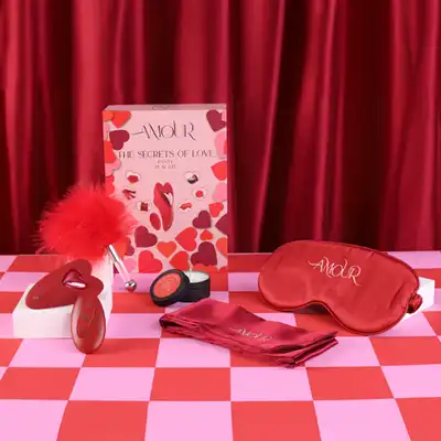 Amour - The Secrets Of Love Panty Play Kit. Erotyczny zestaw gadżetów z wibratorem do majtek, intymna przyjemność z romantycznym akcentem