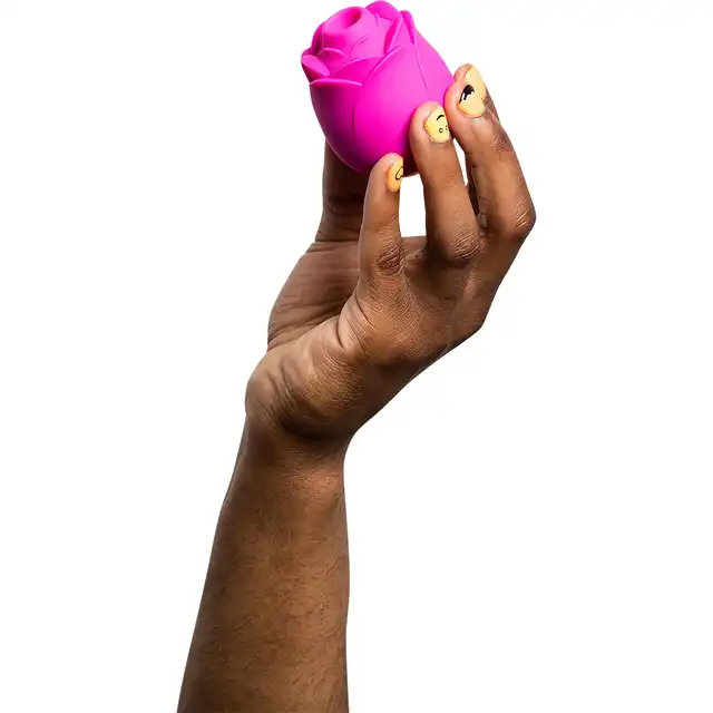 Romp - Rose. Rewolucyjny kwiatowy stymulator łechtaczki z technologią Pleasure Air oraz blokadą podróżną