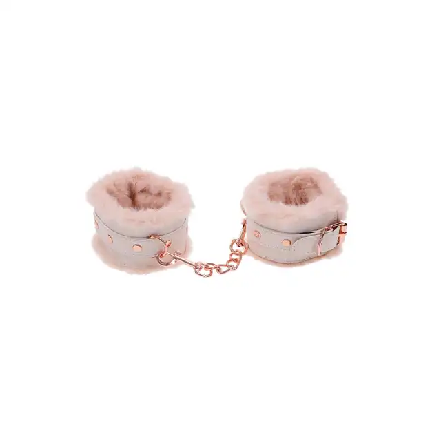 Sportsheets - Peaches'n Creme Fur Handcuffs. Delikatne kajdanki z brzoskiwniowym futerkiem dla wyjątkowych chwil