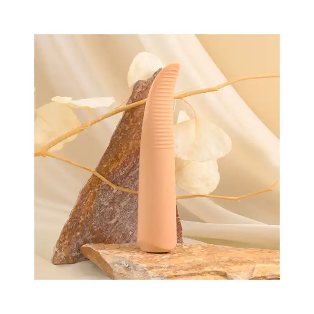 Nude - Laurel Travel Massager. Podróżny masażer do przyjemności każdego miejsca intymnego z 10 wibracjami i 3 prędkościami