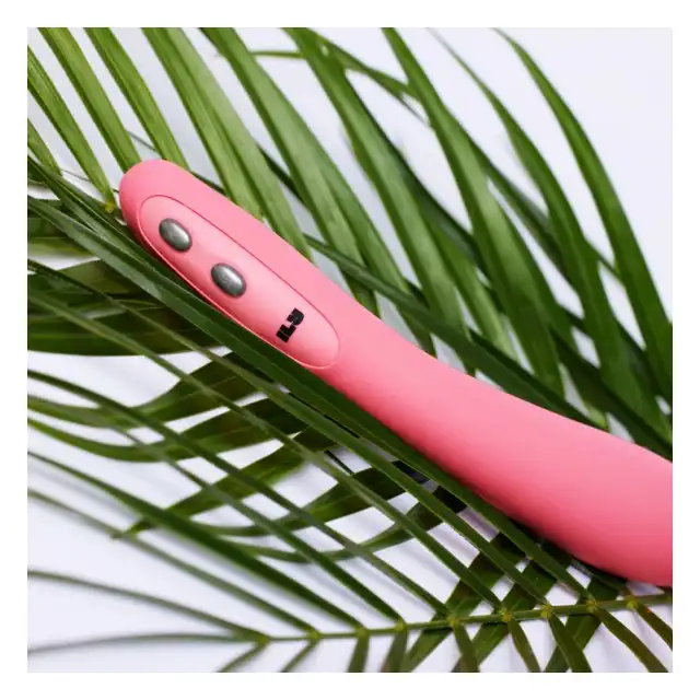Je Joue - ILY The Wand Pink. Kompaktowy wibrator z mocnymi wibracjami genialnie stymulującymi punkt G