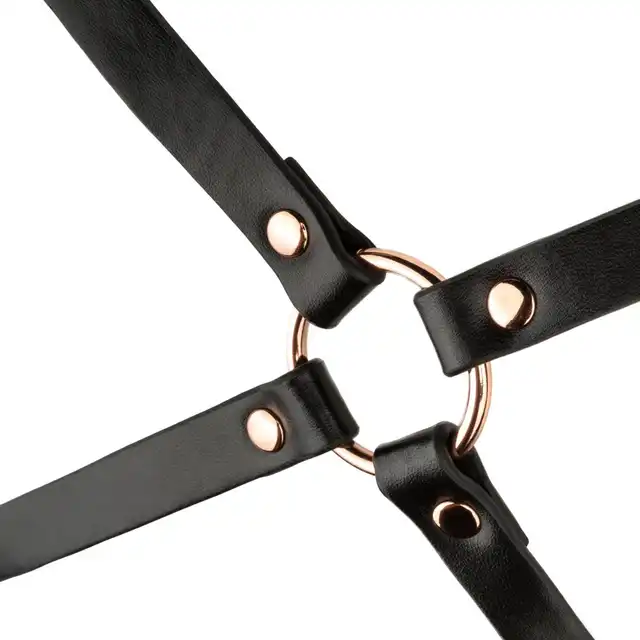 Rosy Gold - Body Harness Black. Stylowa uprząż z metalowym pierścieniem dla poczucia pewności siebie, seksowne pokreślenie biustu