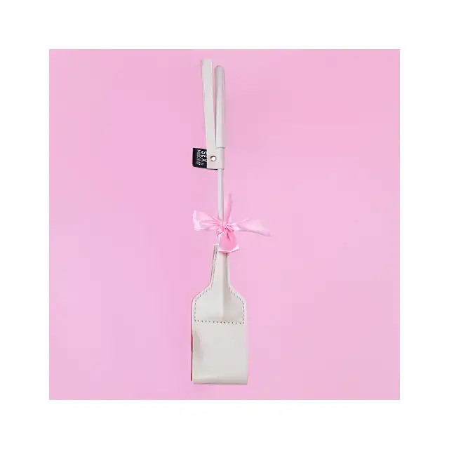 Sportsheets - Peaches `n CreaMe Riding Crop. Słodki i stylowy bat do soft BDSM, słodkie doznania w zasięgu ręki