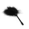 Chisa - Senuelo Pleasure Feather Tickler. Puszyste, figlarne piórko idealne do gry wstępnej i BDSM