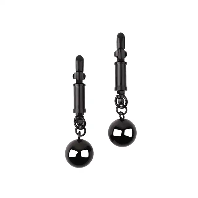 Chisa - Playful Weighted Nipple Clamps.  Eleganckie i wyrafinowane klamerki na sutki, które oferują mocne doznania bez potrzeby przekłuwania skóry. 