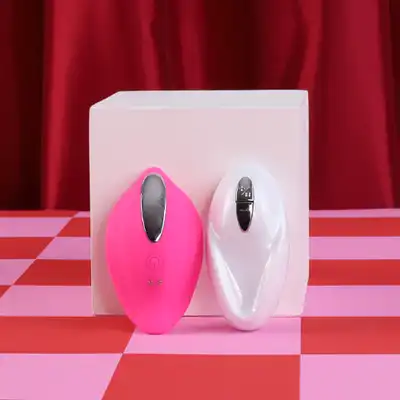 Teazers - Mini Vibrator With Remote Control. Dyskretny wibrator łechtaczkowy z pilotem, idealny towarzysz dla miłośników zabawy incognito