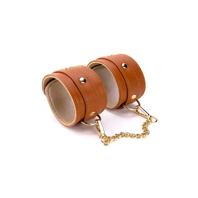 Blaze - Elite Ankle Cuffs Cognac Vegan Leather. Wegańskie skórzane kajdanki na nogi o bogatym odcieniu koniaku, wyrafinowanie i klasa