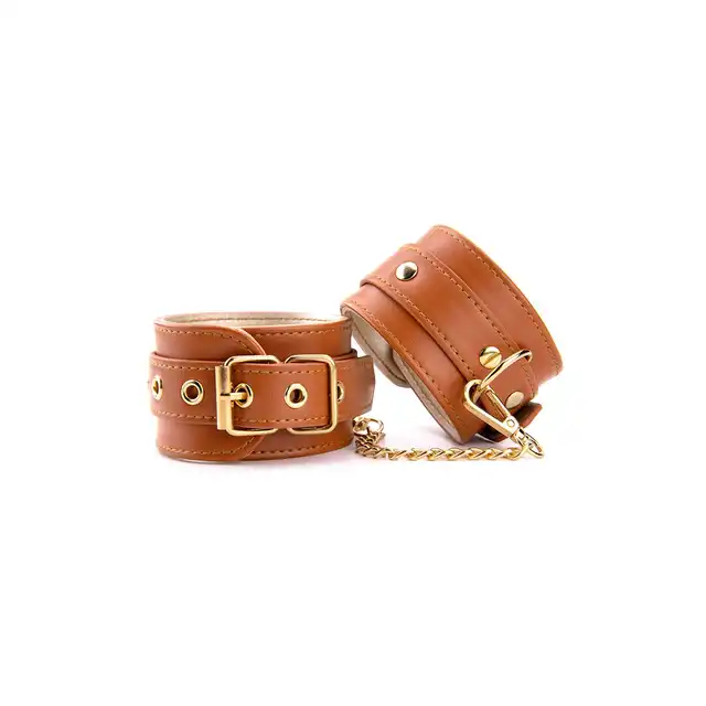 Blaze - Elite Hand Cuffs Cognac Vegan Leather. Wegańskie skórzane kajdanki na ręce o bogatym odcieniu koniaku, wyrafinowanie i klasa