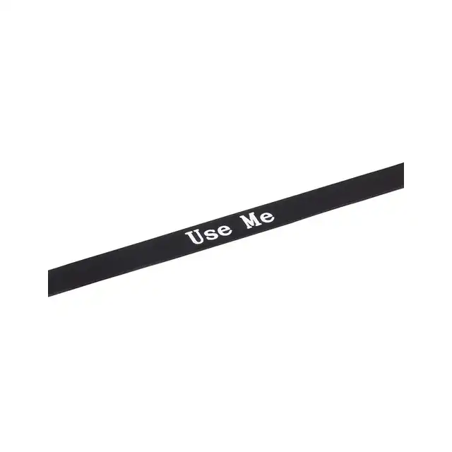 Rimba - Collar Use Me. Stylowa i odważna obroża z napisem „Use Me”, wykonana z wysokiej jakości silikonu, zapewniająca komfort i efektowny wygląd