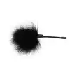Chisa - Senuelo Pleasure Feather Tickler. Puszyste, figlarne piórko idealne do gry wstępnej i BDSM