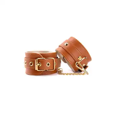 Blaze - Elite Hand Cuffs Cognac Vegan Leather. Wegańskie skórzane kajdanki na ręce o bogatym odcieniu koniaku, wyrafinowanie i klasa
