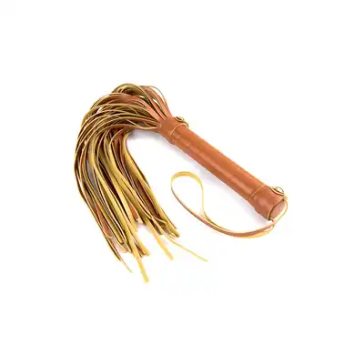 Blaze - Elite Flogger Cognac Vegan Leather. Elegancji i wytrzymały pejcz z wegańskiej skóry o bogatym kolorze koniaku