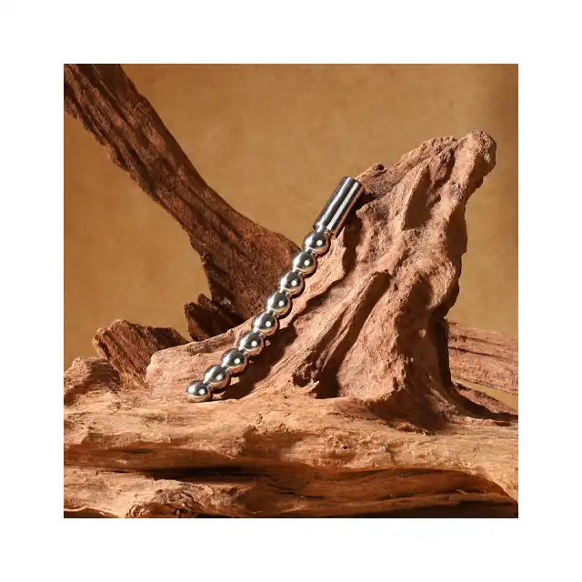 Kiotos SteelSeries - Solid Plug Beaded Curved Small. Dilator z zakrzywioną formą i ozdobnym kryształkiem – 8 mm
