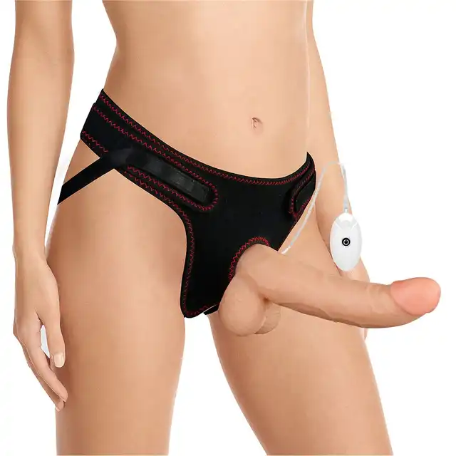 LoveToy - Vibrating Easy Strap-On. Wibrujący, realistyczny strap-on, który zapewni autentyczne doznania.