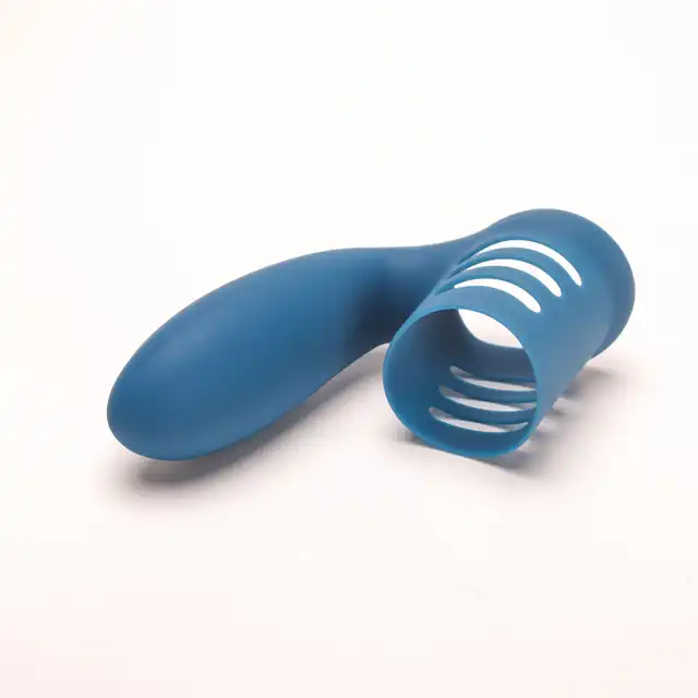 Velvet Touch - Pierścień Wibrujący Ładowany NIebieski. Stylowy i funkcjonalny wibrujący pierścień erekcyjny, który łączy elegancki design z potężną stymulacją.