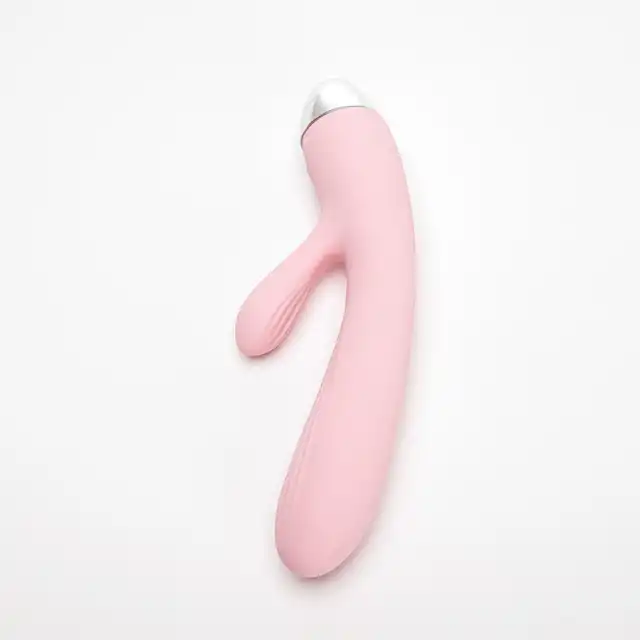 Velvet Touch – Silikonowy Wibrator Króliczek. Wibrator który łączy subtelny design z potężnymi możliwościami stymulacji, funkcję podgrzewania i 10 trybów wibracji