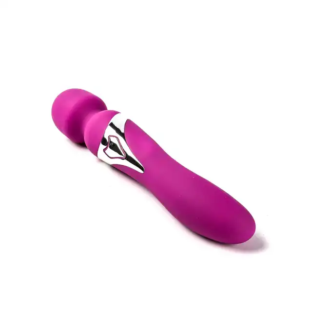 Velvet Touch – Fioletowa Magiczna Różdżka. Bezprzewodowy masażer z podwójnym silnikiem i wieloma trybami wibracji dla intensywnej stymulacji.