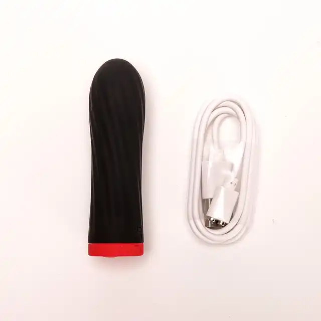 Velvet Touch - Mini Wibrator Bullet Czarny. Kompaktowy, dyskretny i niezwykle skuteczny gadżet dla intensywnych doznań