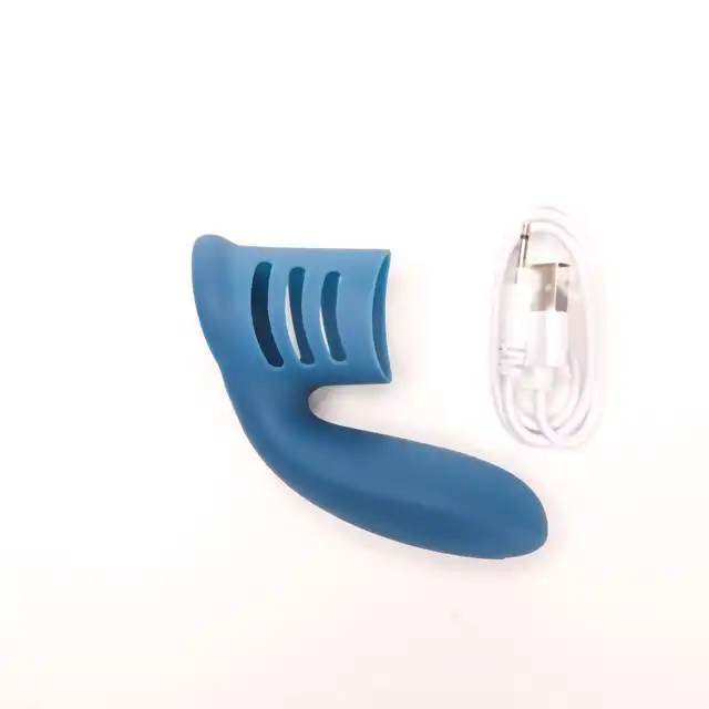 Velvet Touch - Pierścień Wibrujący Ładowany NIebieski. Stylowy i funkcjonalny wibrujący pierścień erekcyjny, który łączy elegancki design z potężną stymulacją.