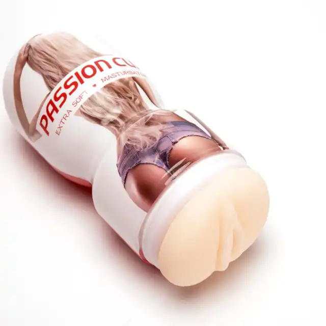 Simple Pleasure - Masturbator Passion Cup. Kompaktowy gadżet, który zapewnia realistyczne i intensywne doznania.