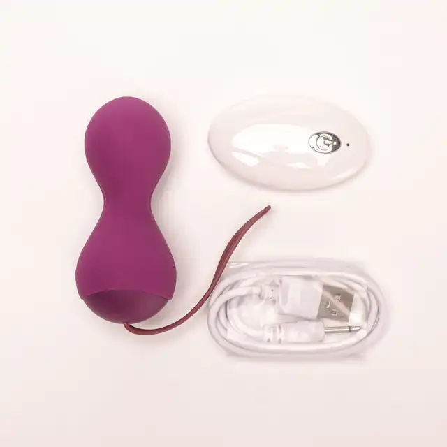 Velvet Touch – Kulki Wibrujące Sterowane Zdalnie. Fioletowe jajeczko z 10 trybami wibracji i pilotem, stworzone dla dyskretnej i intensywnej przyjemności.