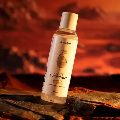 Satisfyer - Smooth Silicon. Lubrykant bazie silikonu zapewnia nieprzerwaną gładkość i komfort.