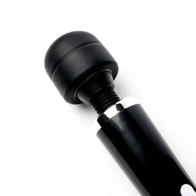 Simple Pleasure – Magiczna Różdżka. Przewodowy masażer Wand z 10 trybami wibracji i elastyczną głowicą 360° dla intensywnej stymulacji.