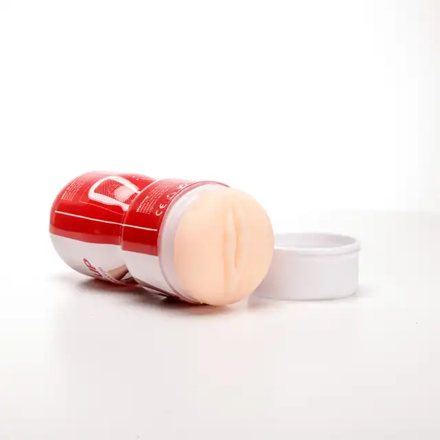 Simple Pleasure - Masturbator Passion Cup. Kompaktowy gadżet, który zapewnia realistyczne i intensywne doznania.
