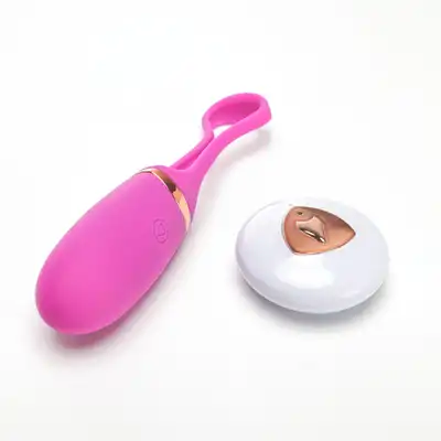 Velvet Touch – Jajeczko Wibrujące Sterowane Zdalnie. Fioletowe jajeczko z funkcją sterowania głosem i ładowaniem USB, stworzony dla maksymalnej przyjemności.
