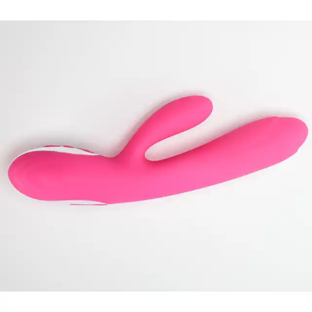 Velvet Touch – Wibrator Silikonowy Typ Króliczek Ładowany USB Różowy. Stylowy i delikatny wibrator o 10 trybach wibracji dla maksymalnej przyjemności