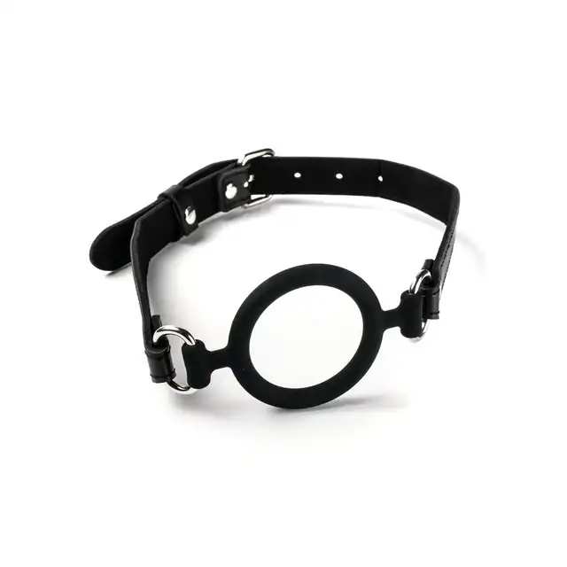 Simple Pleasure – Knebel silikonowy do ust otwarty czarny. Otwarty knebel idealny dla miłośników BDSM